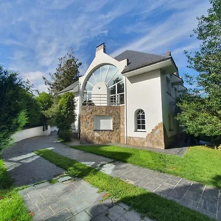 Estilo Francés Con Piscina Y Amplio Jardín * Pontevedra