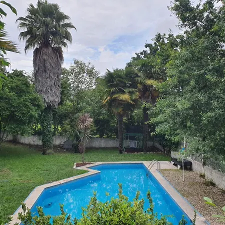 Estilo Francés Con Piscina Y Amplio Jardín Pontevedra