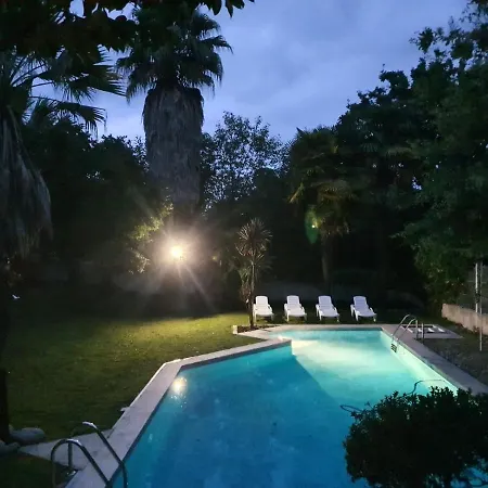 Сasa de vacaciones Estilo Francés Con Piscina Y Amplio Jardín Pontevedra