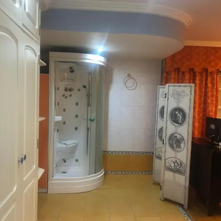 Estilo Frances Con Piscina Y Amplio Jardin Holiday home Pontevedra