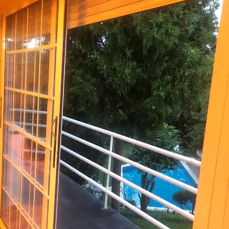 Estilo Francés Con Piscina Y Amplio Jardín Pontevedra