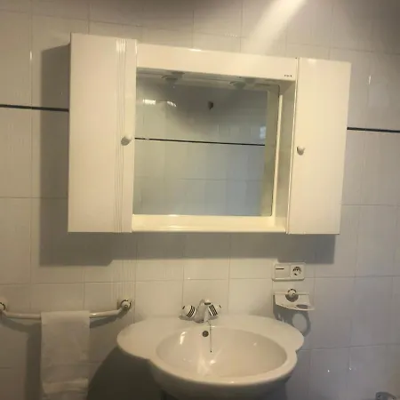 Estilo Francés Con Piscina Y Amplio Jardín Сasa de vacaciones